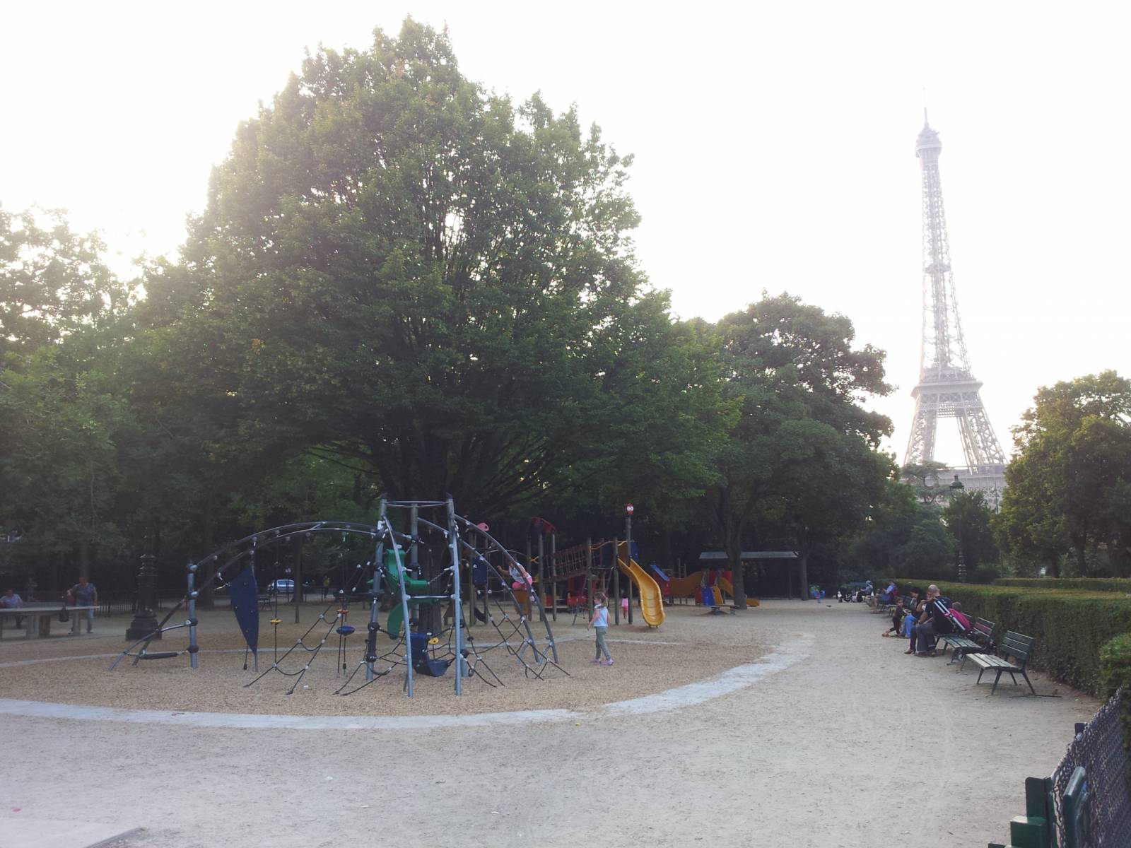 Spielplatz Champ de Mars Eifelturm in Paris