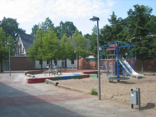 Foto /pics/3454-spielplatz_comeniusschule.jpg