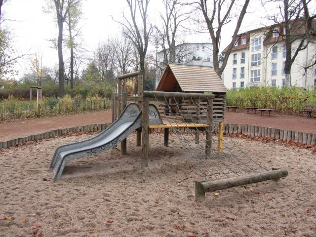 Foto /pics/608-spielplatz_leutewitzer_park.5.jpg